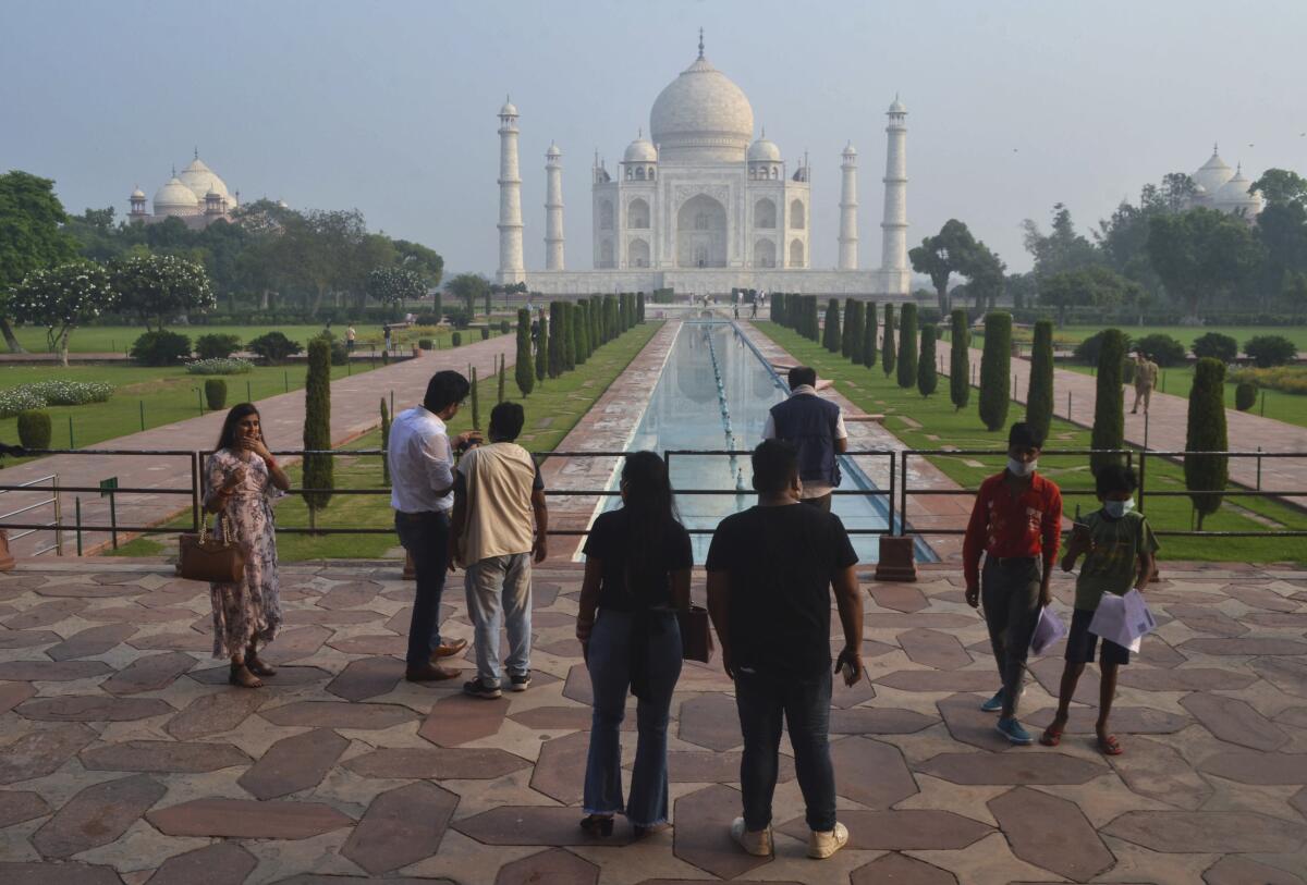 India reabre el Taj Mahal ante caída de casos de COVID-19