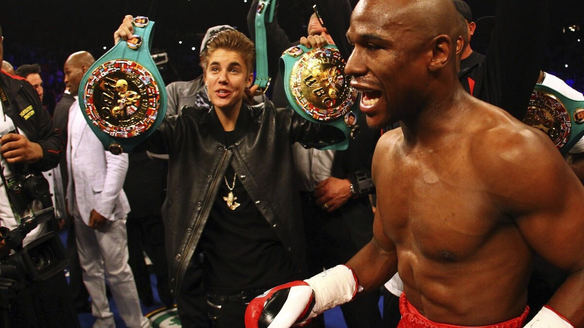 Floyd Mayweather Is Teaching Justin Bieber To Box Seriously Los Angeles Times