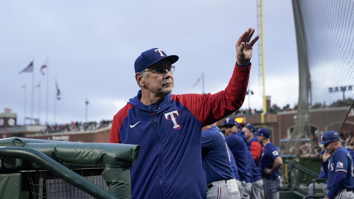 Bruce Bochy returns to San Francisco to warm welcome guiding Texas