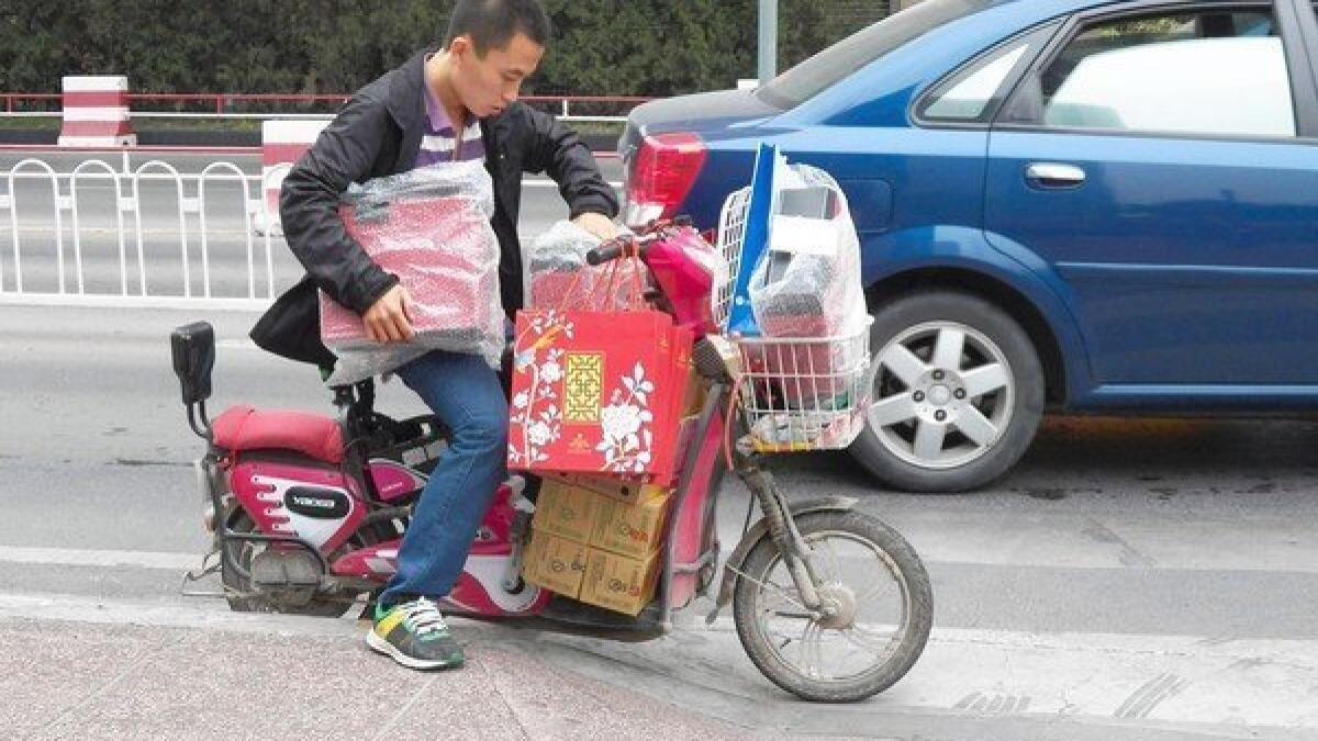 How did elaborate mooncake packaging become a problem in China