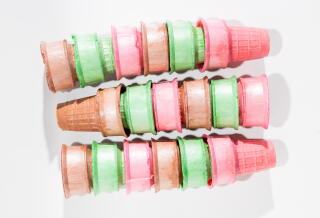 Signature Select rainbow cups, which contain red dye No. 3.