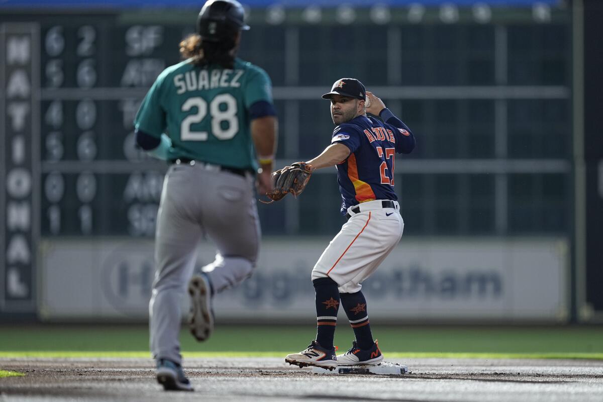 Houston Astros star Jose Altuve reaches 2,000 career hits - The San Diego  Union-Tribune