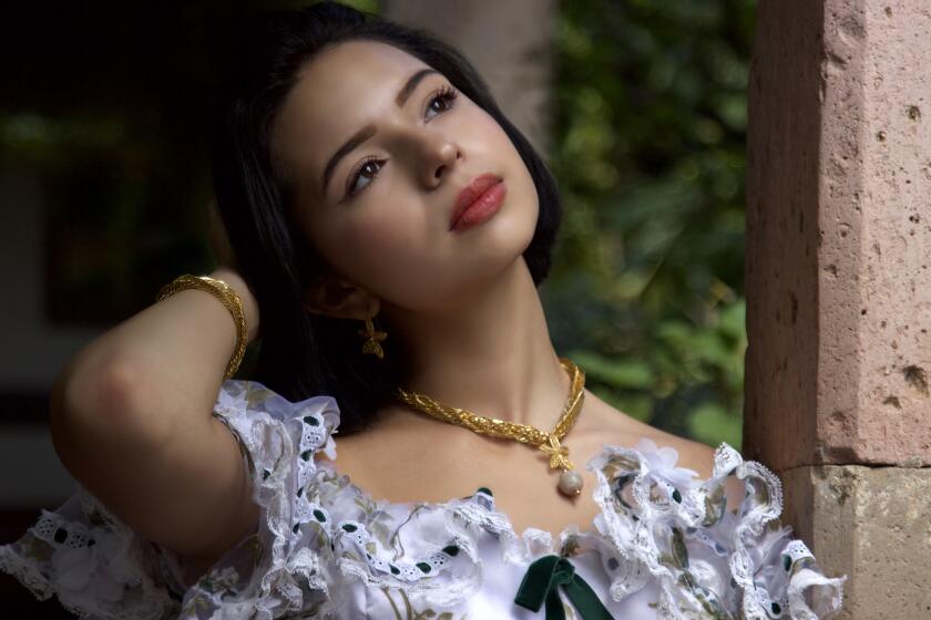 Ángela Aguilar piensa de ya llegará el día en que haya mayor representación de exponentes de la música regional mexicana en las categorías principales del Latin Grammy y "si son mujeres mejor todavía".