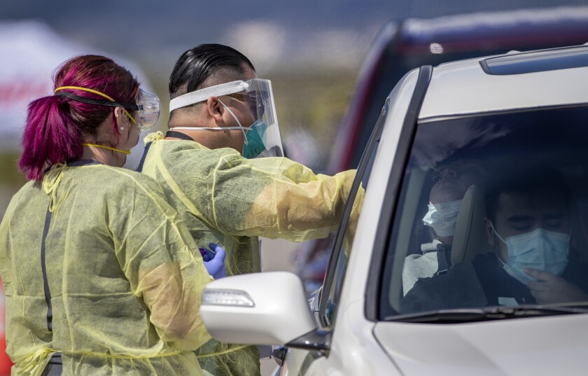 Funcionarios se apresuran a abrir nuevos sitios para las pruebas de coronavirus a medida que se propaga la enfermedad.