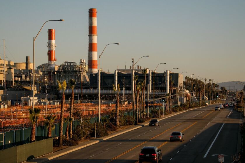 EL SEGUNDO, CALIF. -- MONDAY, FEBRUARY 11, 2019: Los Angeles is abandoning a plan to spend billions of dollars rebuilding three natural gas power plants along the coast, Mayor Eric Garcetti said Monday, in a move to get the city closer to its goal of 100% renewable energy and improve air quality in highly polluted communities. Seen here is the Scattergood plant in El Segundo, Calif., on Feb. 11, 2019. (Marcus Yam / Los Angeles Times)