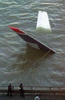 US Airways plane lands in Hudson River