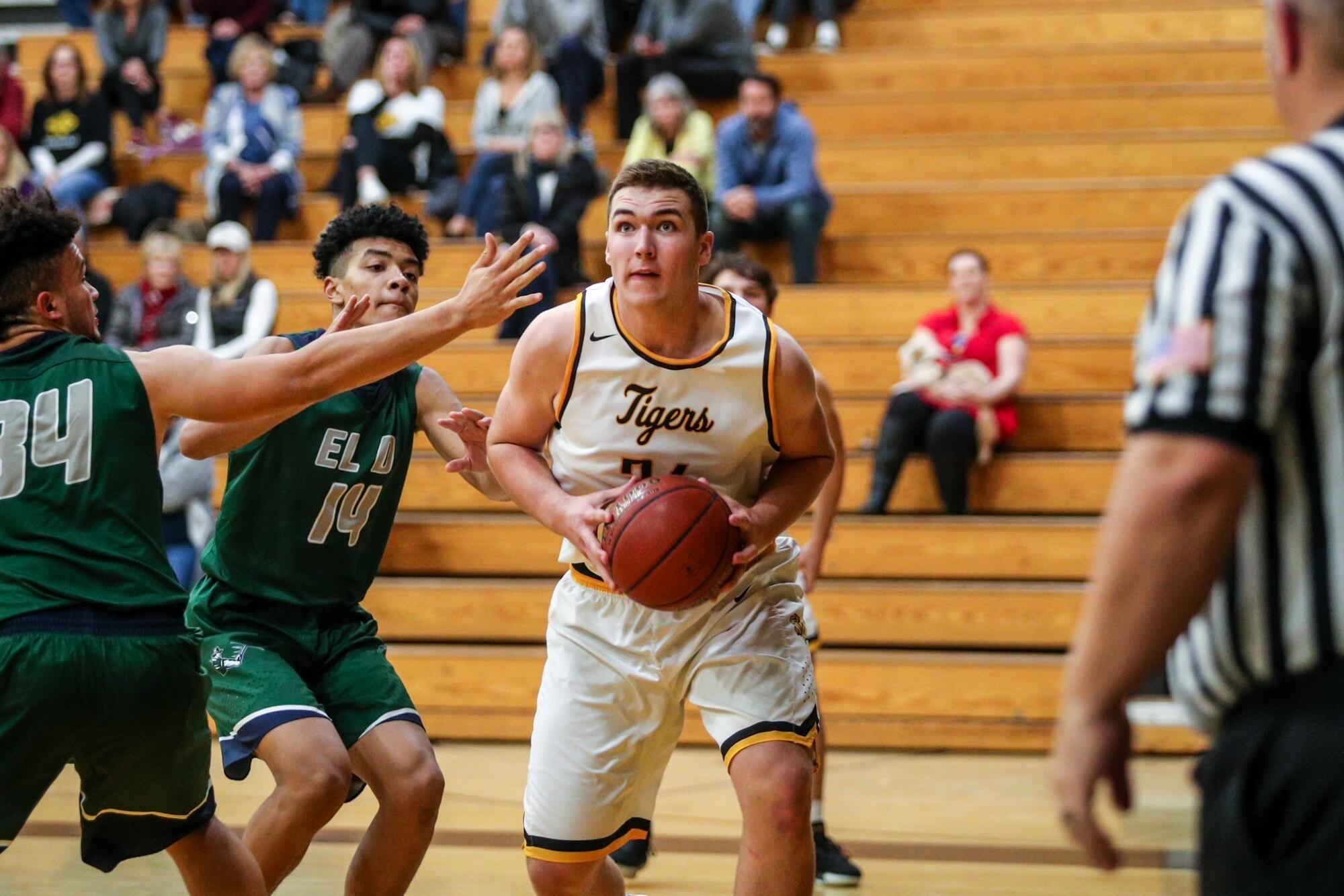 Thomas Cole plays in a basketball game for San Luis Obispo High School against El Diamante in December 2018.