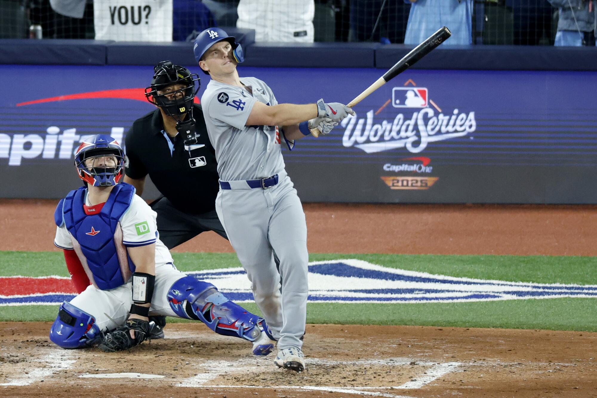 Will Smith hits a solo home run for the Dodgers in the seventh inning of a 5-1 win over the Toronto Blue Jays.
