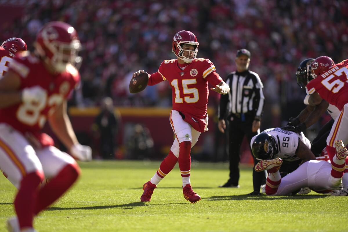 Mahomes throws 4 TD passes as Chiefs beat Jaguars 27-17 - The San Diego  Union-Tribune
