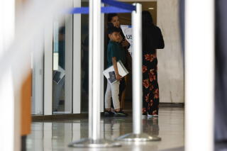 A child who's father was detained by ICE after a court hearing