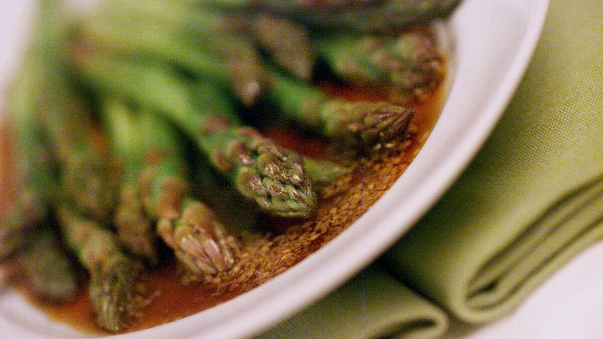 Japanese Asparagus With Pounded Sesame Sauce Recipe Los Angeles Times