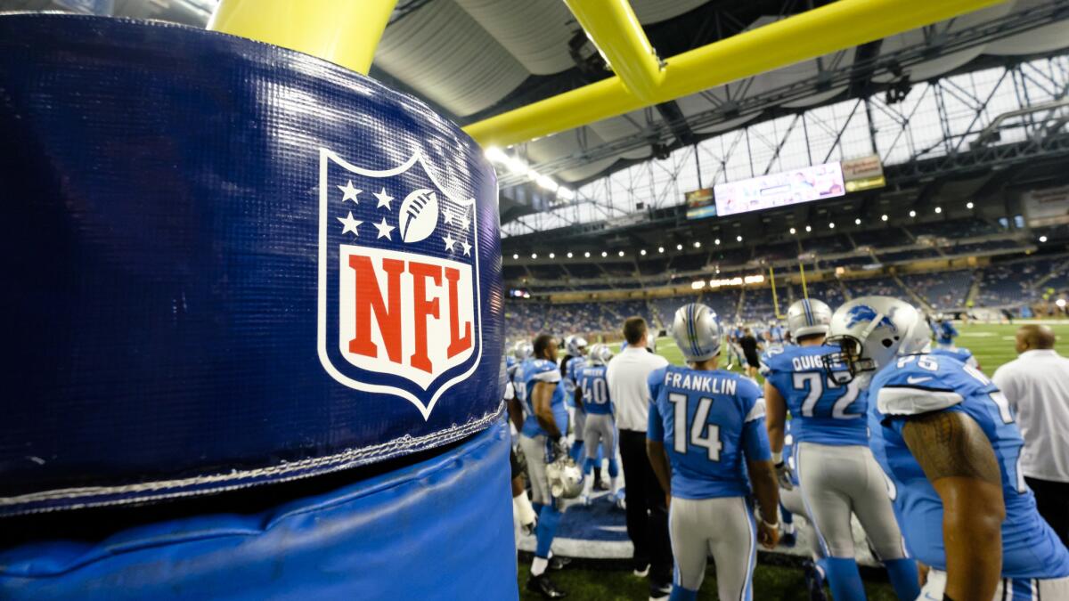 About 140 retired players filed objections to the proposed NFL concussion settlement.