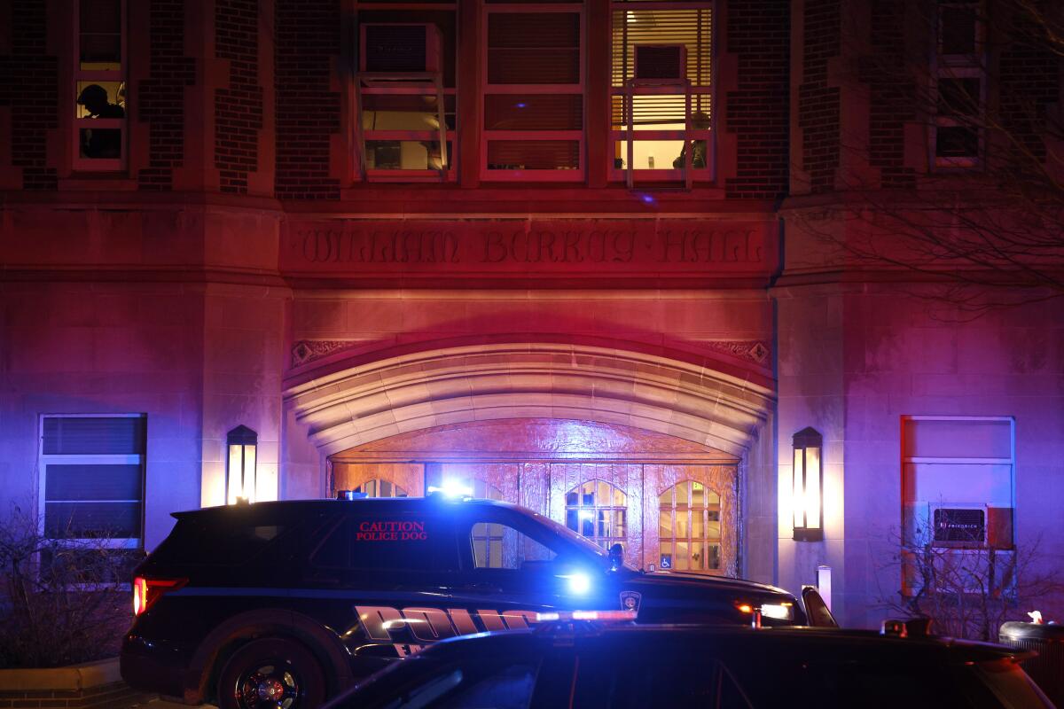 La policía investiga un tiroteo en el edificio Berkley Hall en el campus de la Universidad Estatal de Michigan