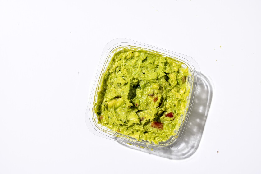 LOS ANGELES, KALIFORNIEN, 3. Februar 2022: Ovallarta Mild Guacamole for Guacamole Taste Test Story fotografiert 