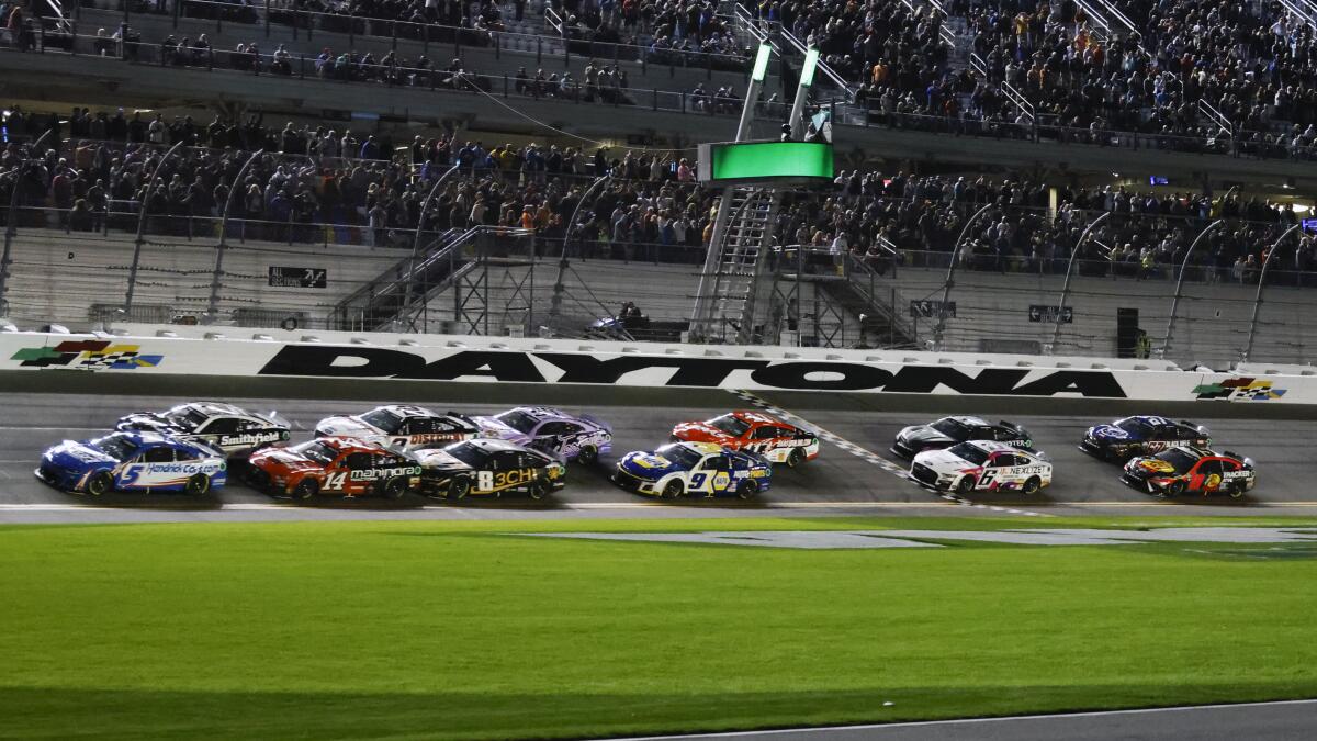 Kyle Larson and Aric Almirola lead the field to start the second of two qualifying races for the NASCAR Daytona 500.