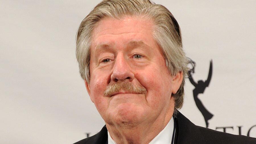 Edward Herrman -- best known as Richard Gilmore on "Gilmore Girls" -- dies Wednesday, Dec. 31, TMZ reports. He had been battling brain cancer and was taken off his respirator when chemotherapy did not improve his condition. He was 71.