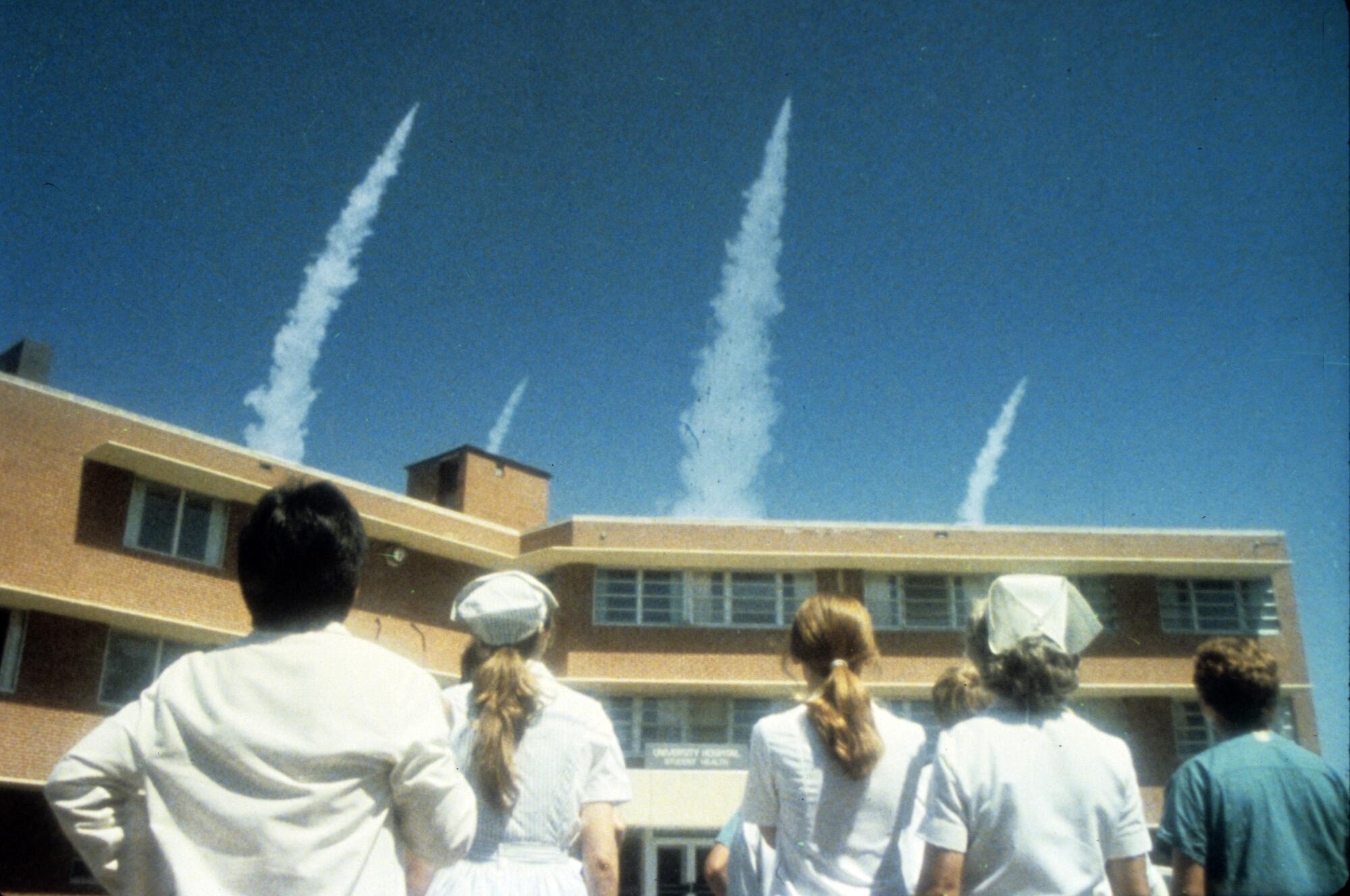 People watch missiles launching overhead in the movie "The Day After."