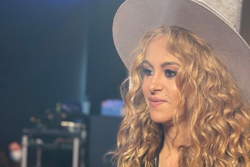 Paulina Rubio sabe que sus errorers fueron aprovechados por algunos para poder vender.