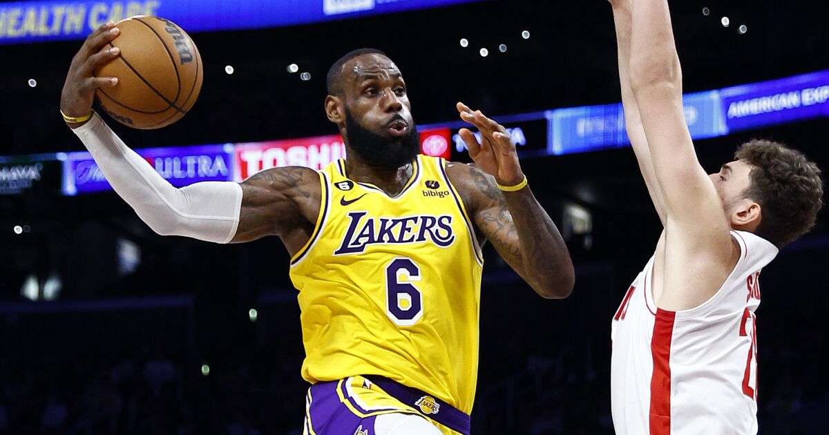 LeBron James marque 48 points, un sommet de la saison, lors de la victoire des Lakers sur les Rockets