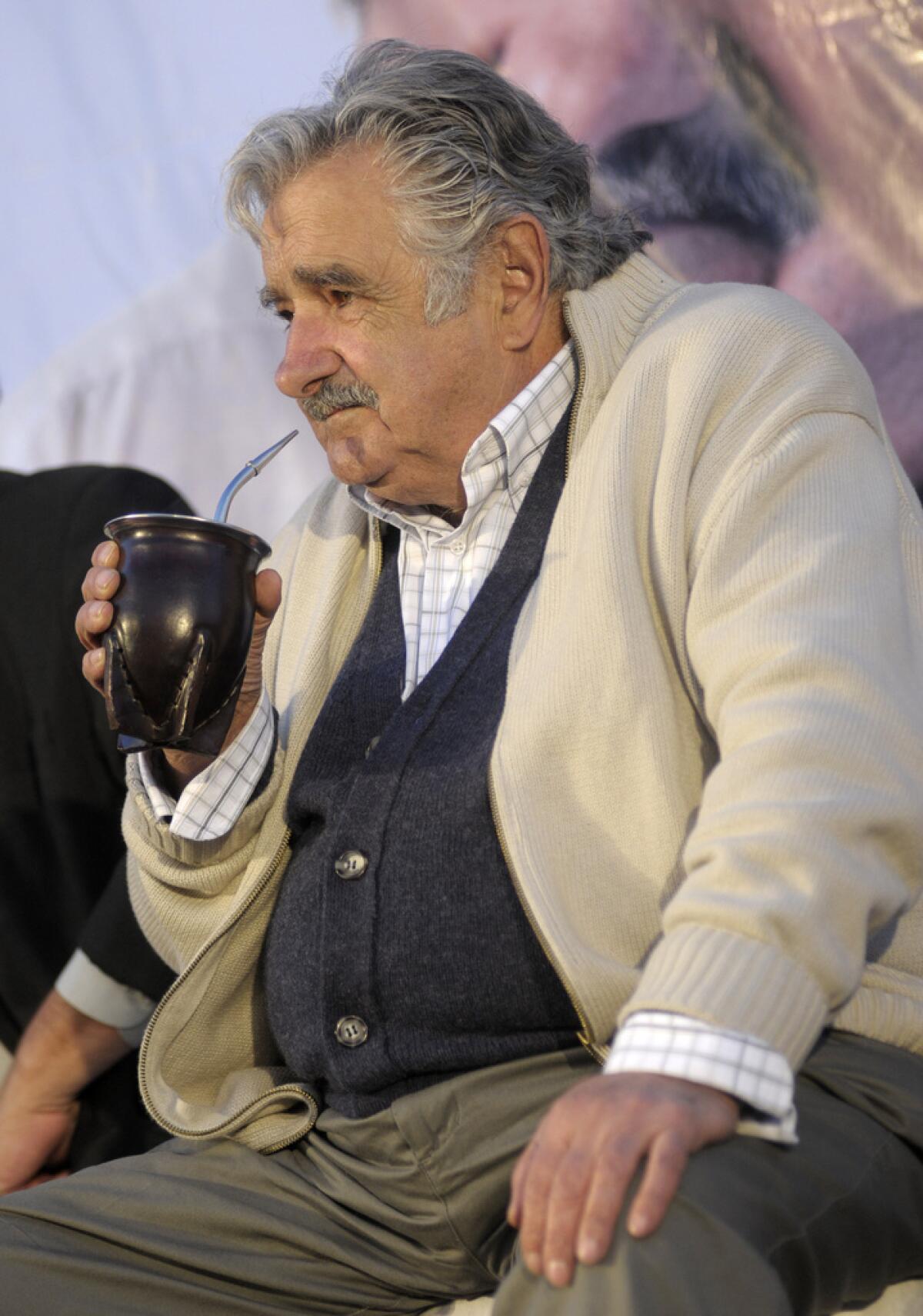 ARCHIVO - El candidato presidencial, José Mujica,