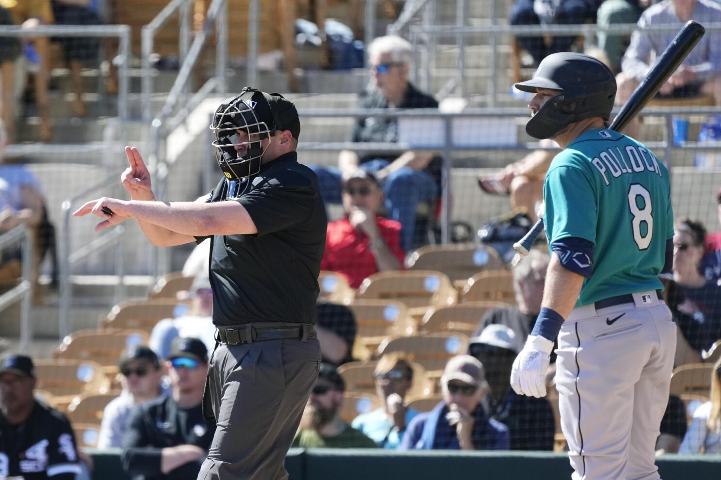 Yankees manager Boone ejected after bizarre review in first - The San Diego  Union-Tribune