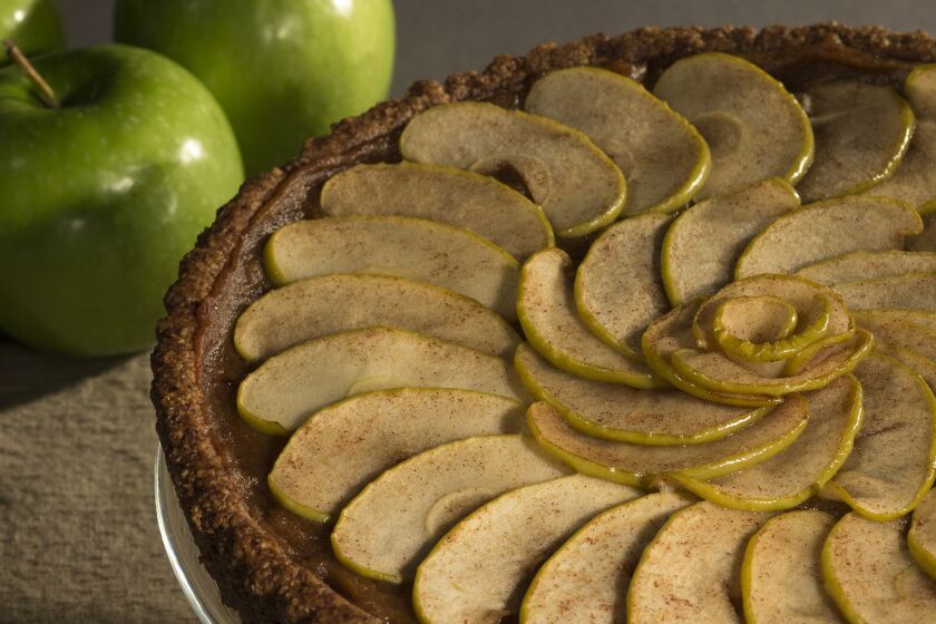 Recipe: Date-apple tart.