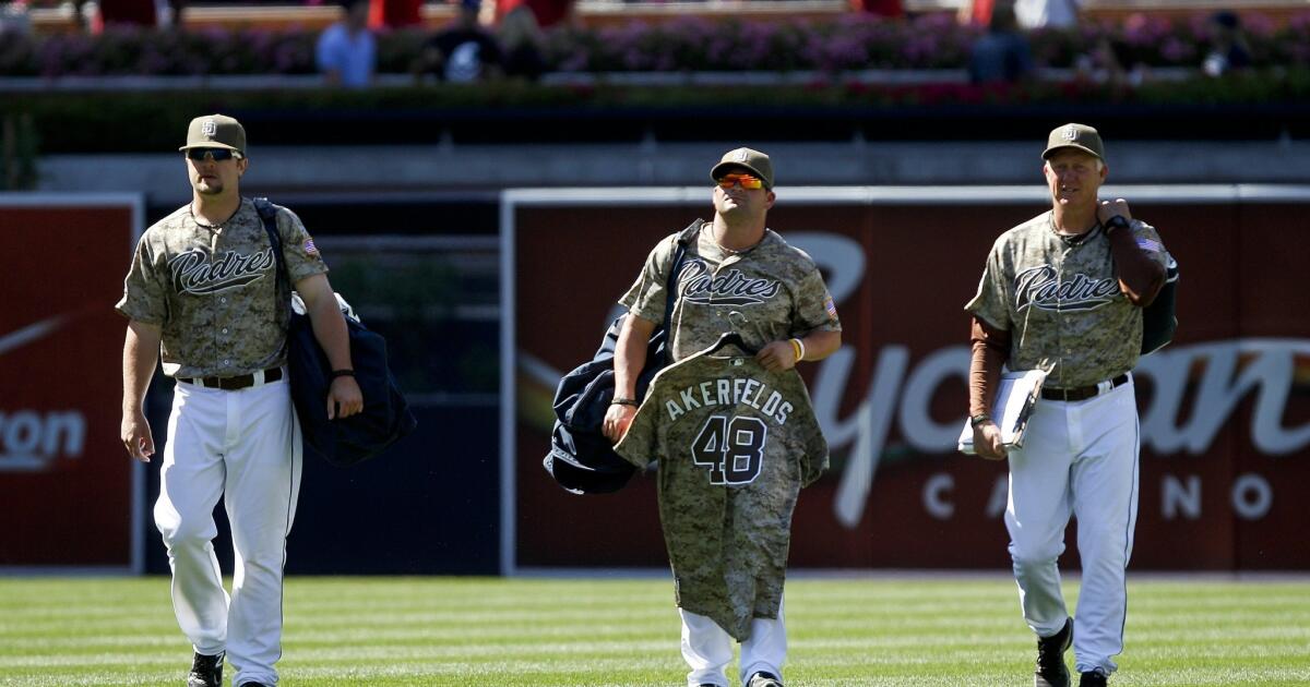 Padres bullpen coach Darrel Akerfelds dies of cancer - The San Diego  Union-Tribune