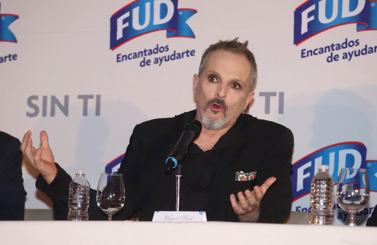 El cantante europeo durante una conferencia de prensa.