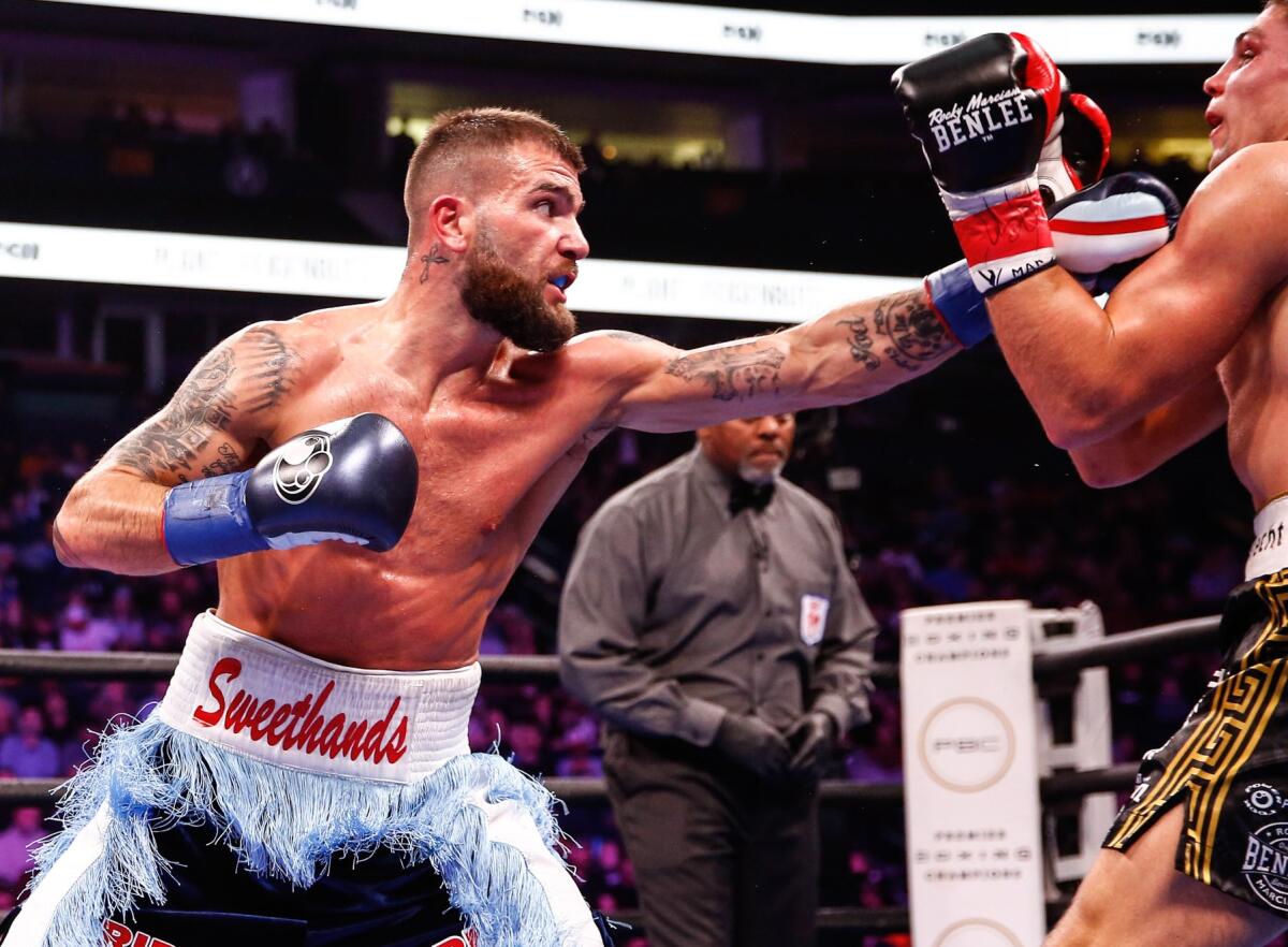 Caleb Plant (izq.)  