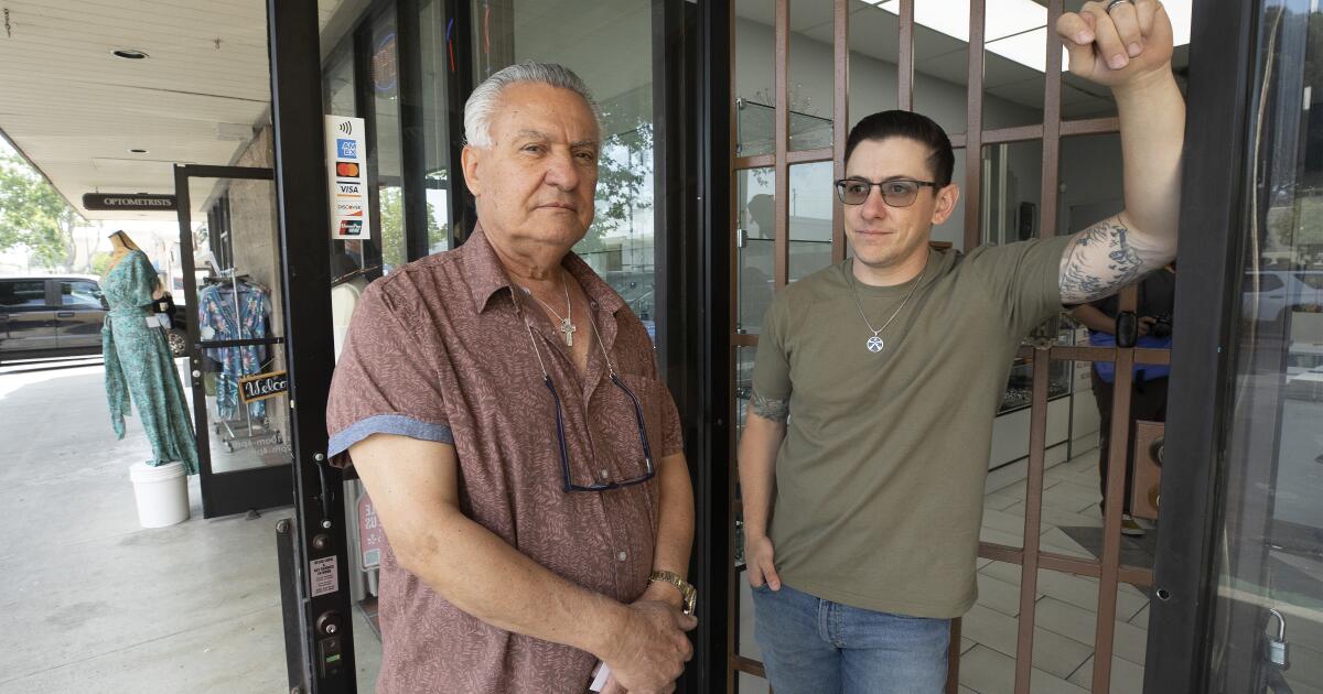 Burglars clean out father-son jewelers, snatch heirlooms, 'a lifetime's worth of work'