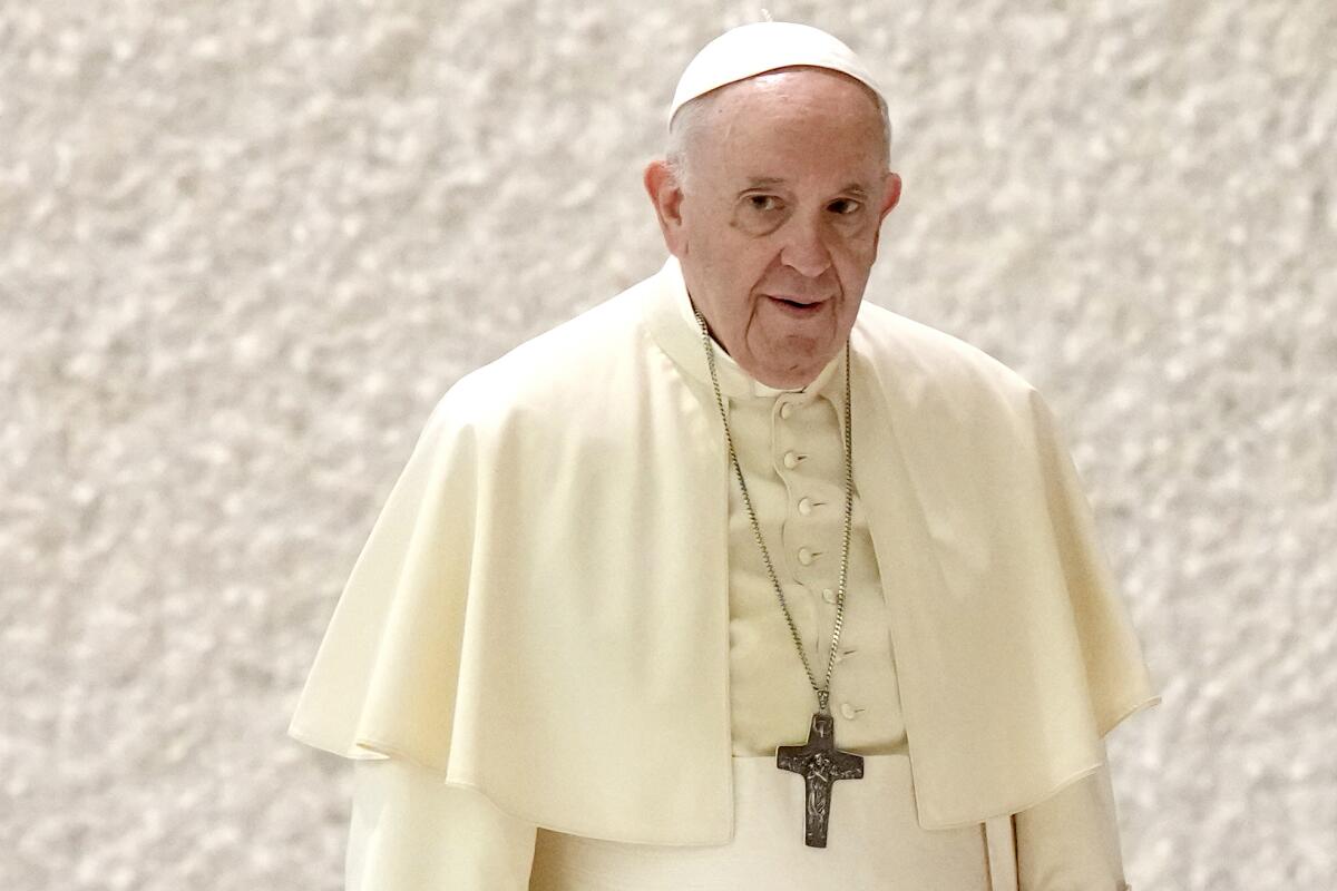 papa Francisco arribando a su audiencia general semanal 