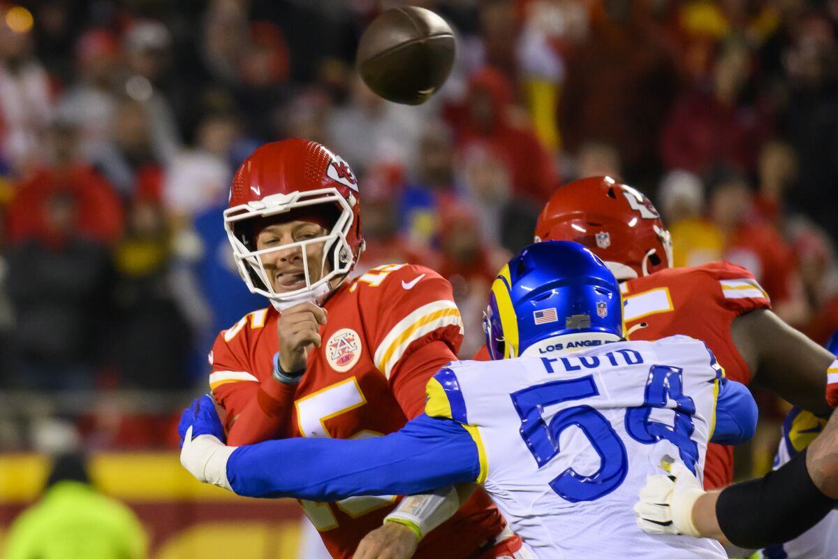 Rams linebacker Leonard Floyd (54)  forces Chiefs quarterback Patrick Mahomes (15) to throw quickly.