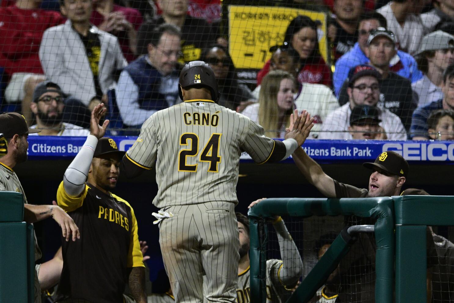 Cano helps M's win in return to Yankee Stadium