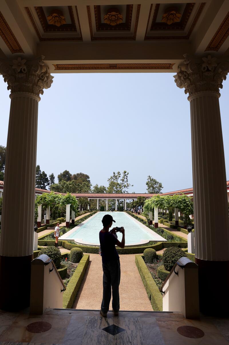 Since the Palisades Fire last Friday in January last year, a visitor has taken a photo at Getty Villa in Pacific Palisades.