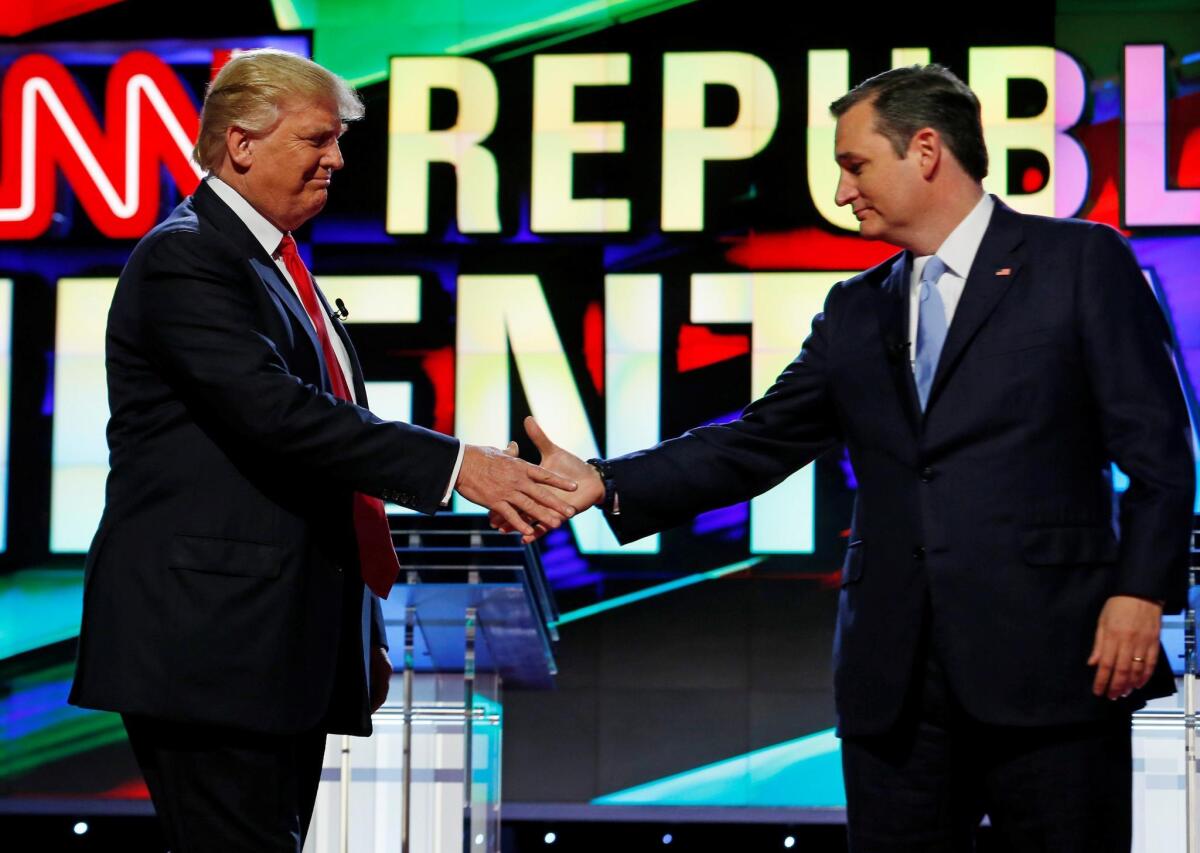 Donald Trump y Ted Cruz en Miami, Florida. REUTERS/Joe Skipper/File Photo