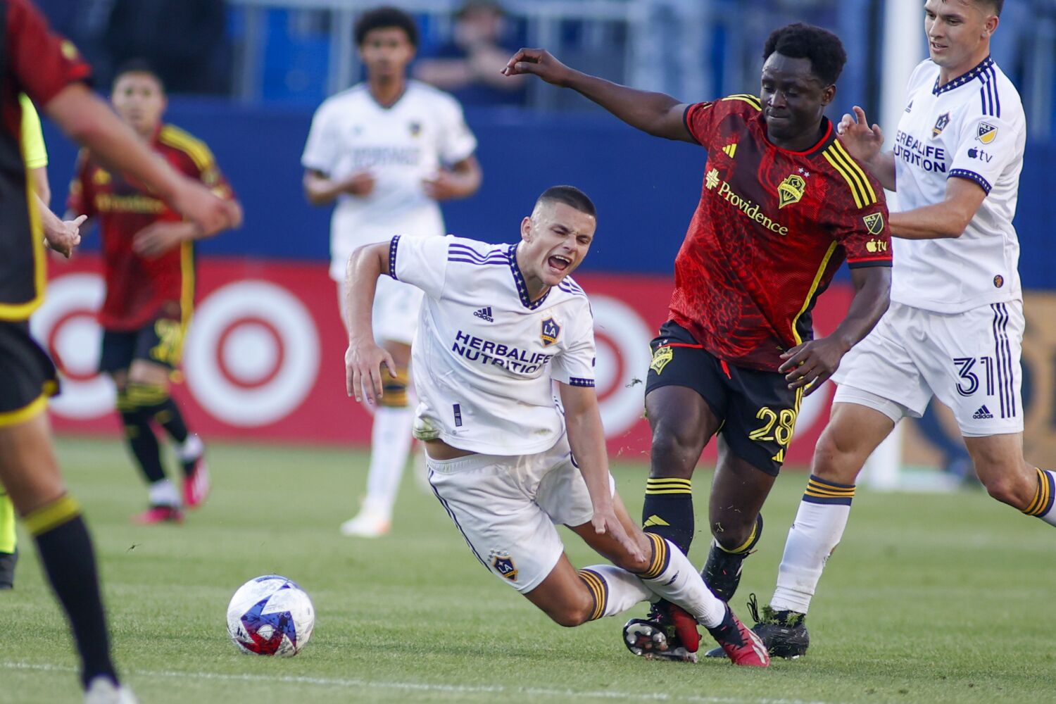 Galaxy fall behind in first half and can't catch up in loss to Sounders 