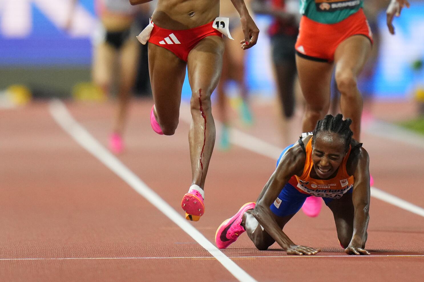 Netherlands' Sifan Hassan falls, gets up and wins 1,500 heat at