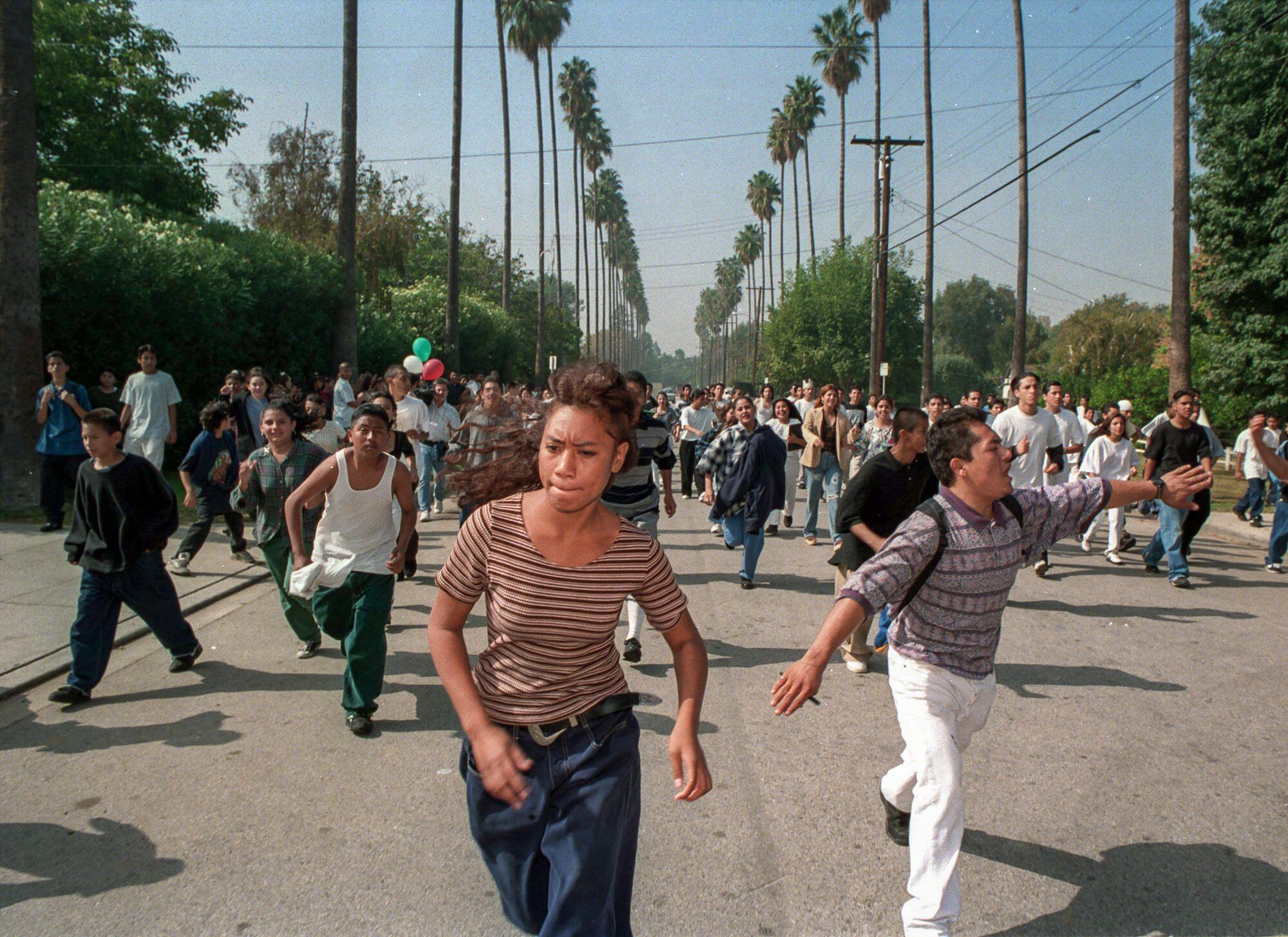 Una protesta estudiantil contra la Propuesta 187 en Van Nuys el 28 de octubre de 1994.