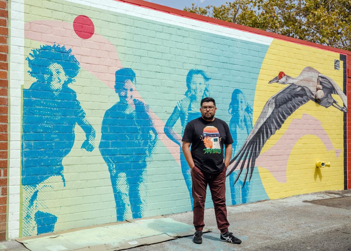 Dos artistas latinos luchan con sus murales para erradicar el hambre infantil