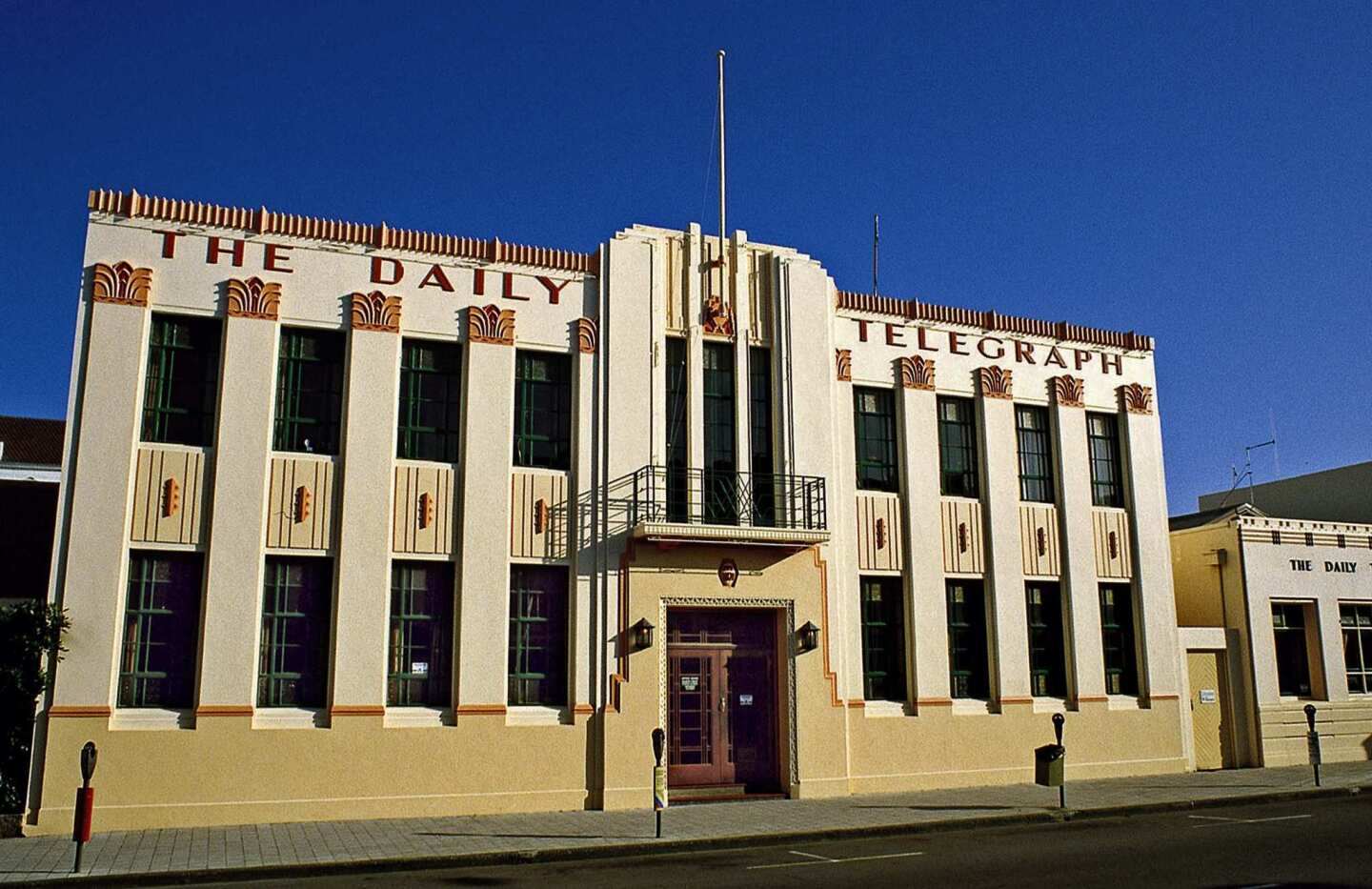 The Daily Telegraph Building was built in 1932 and designed by architect E.A. Williams. The building no longer houses a newspaper since mergers in the late '90s.