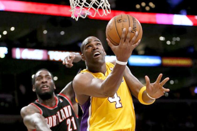 Veteran forward Antawn Jamison signed a one-year contract with the Clippers on Wednesday.