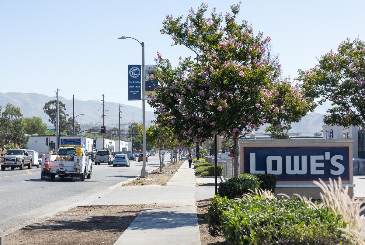 Lowe's sign