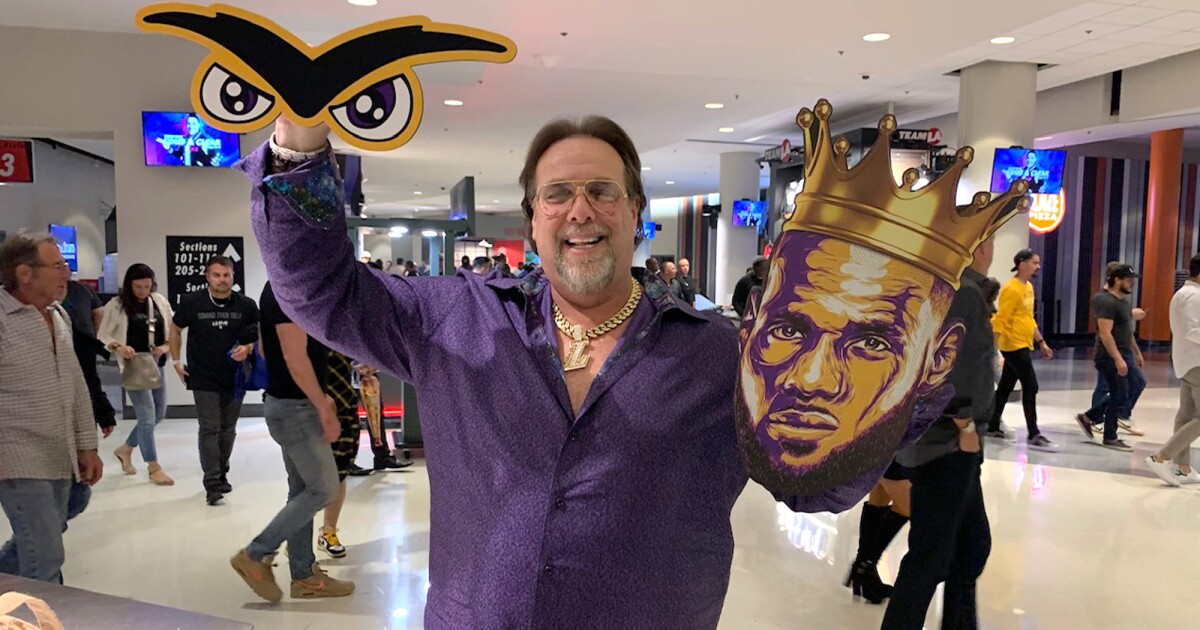 Markazi His Gif Is A Sign That It Has Been Winning Time For Lakers Los Angeles Times