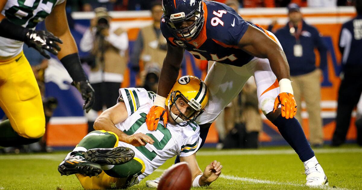 Pro Football: QB Peyton Manning, Broncos throttle QB Aaron Rodgers, Packers  29-10