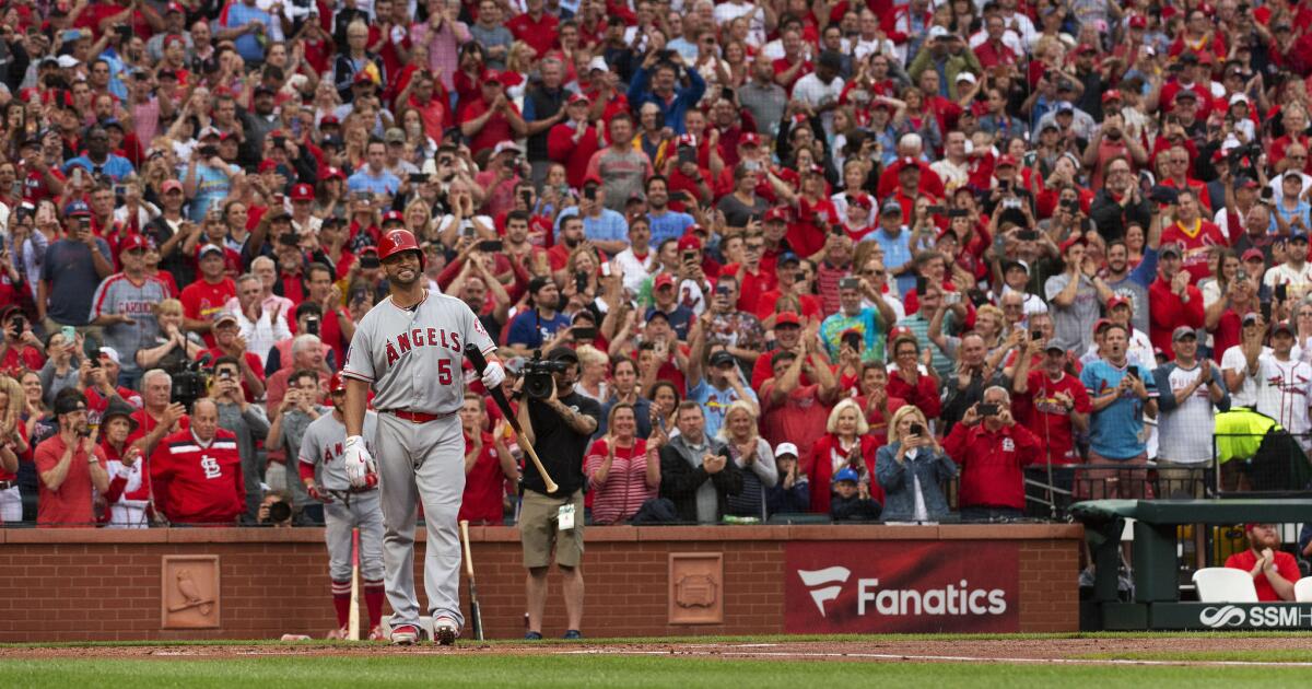 Pujols welcomed by thousands of Angels fans