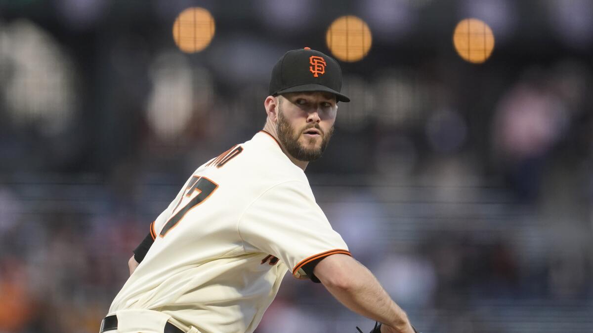 The Giants' Alex Wood delivers a pitch against the Diamondbacks on Sept. 29. 