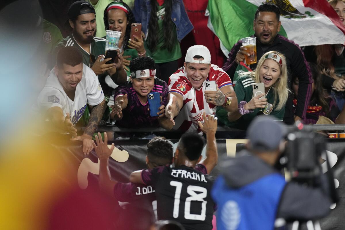 Fans greet Mexico midfielder Jonathan Dos Santos (6)  Photo/Ashley Landis)