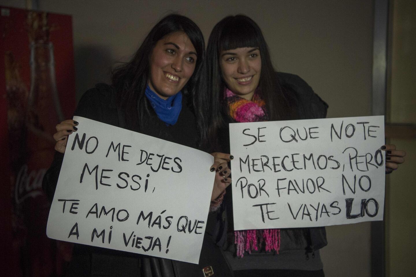 Two young women hold signs asking Lionel Messi no to quit, while waiting for the arrival of Argentina's football team from the Copa America Centenario held in the United States, on June 27, 2016 in Buenos Aires. Argentina lost the final against Chile 4-2 in the penalty shoot-out. Argentines begged Lionel Messi -who tearfully decided to quit the international team after missing a spot-kick in the shootout- not to leave the national team despite its traumatic final. / AFP PHOTO / EITAN ABRAMOVICHEITAN ABRAMOVICH/AFP/Getty Images ** OUTS - ELSENT, FPG, CM - OUTS * NM, PH, VA if sourced by CT, LA or MoD **