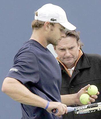 Andy Roddick, left, and Jimmy Connors, his coach, chat during a practice session at Arthur Ashe Stadium during a rain delay Saturday.