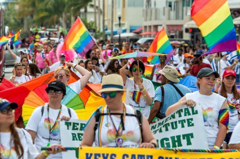 Human Rights Watch (HRW) alertó hoy de las "barreras" para las personas LGTB (lesbianas, gais, bisexuales y transgénero) que pueden resultar de cambios regulatorios en materia sanitaria planeados por la Administración Trump, y urgió a "reconsiderarlos". EFE/ARCHIVO